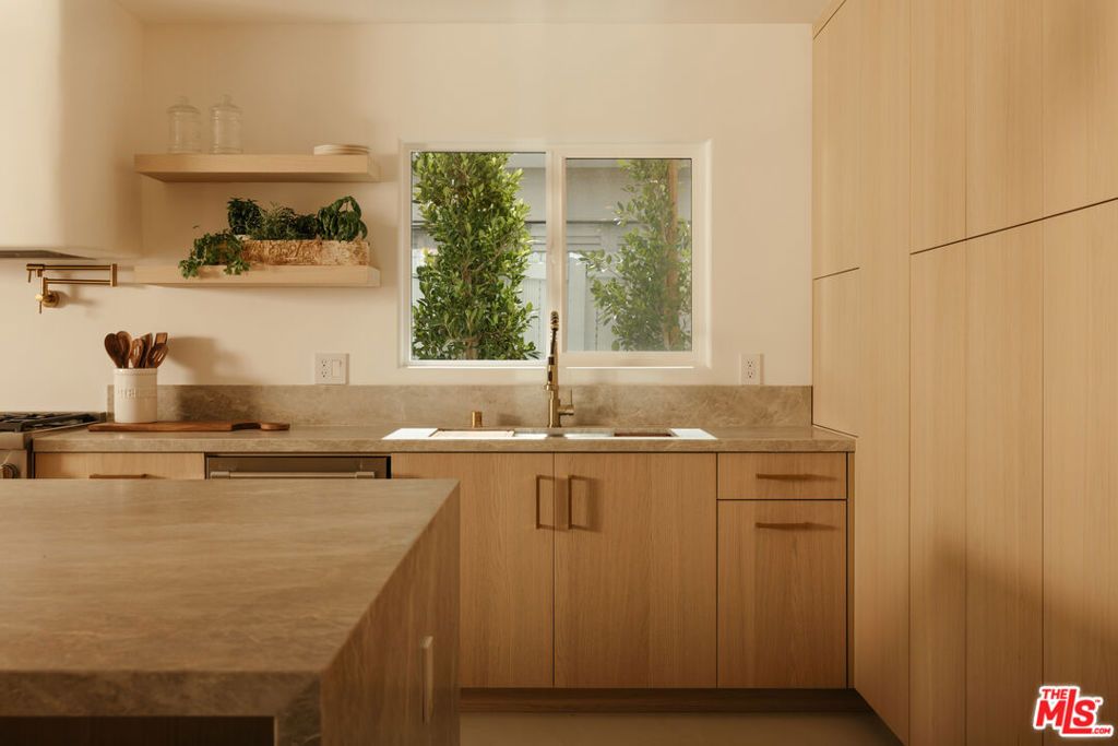 Photo of 880 Teakwood Road, Los Angeles, CA 90049 (MLS # 26664543)