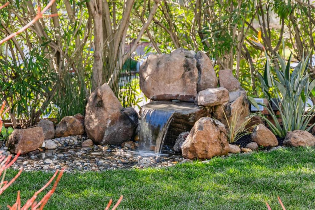 900 Highlands Circle