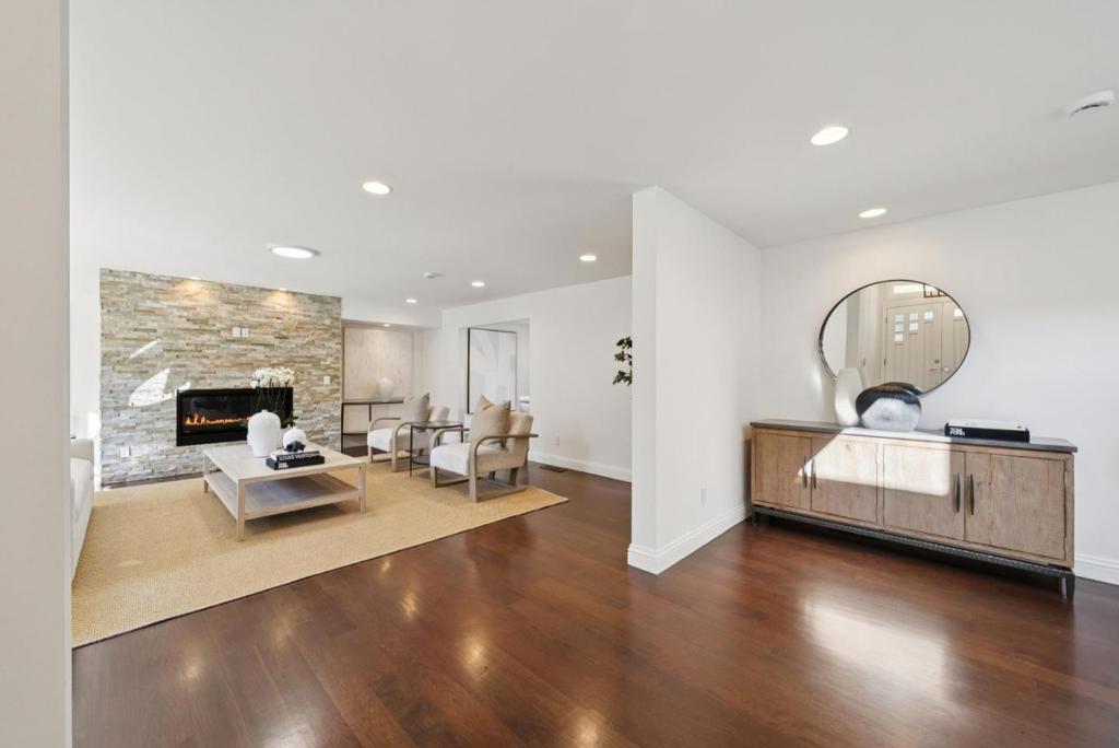 900 Highlands Circle