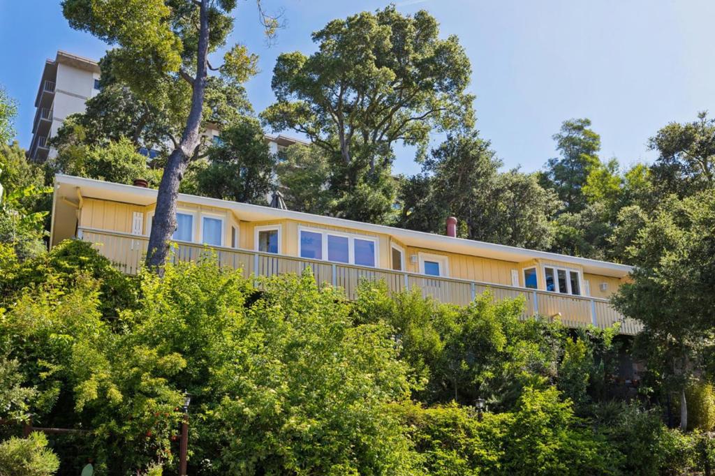 120 Gramercy Drive