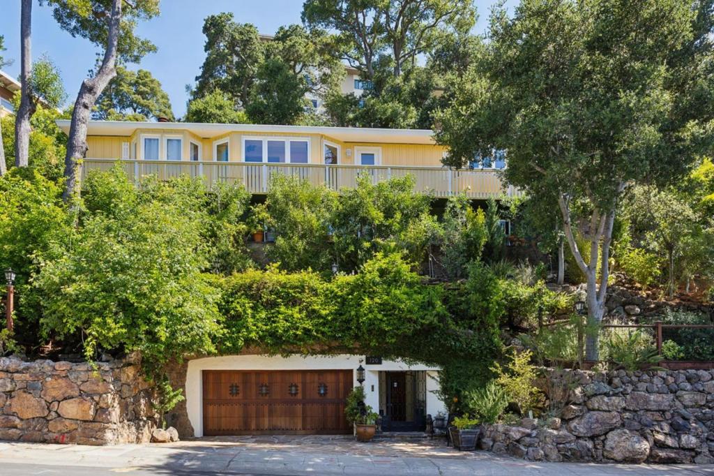 120 Gramercy Drive