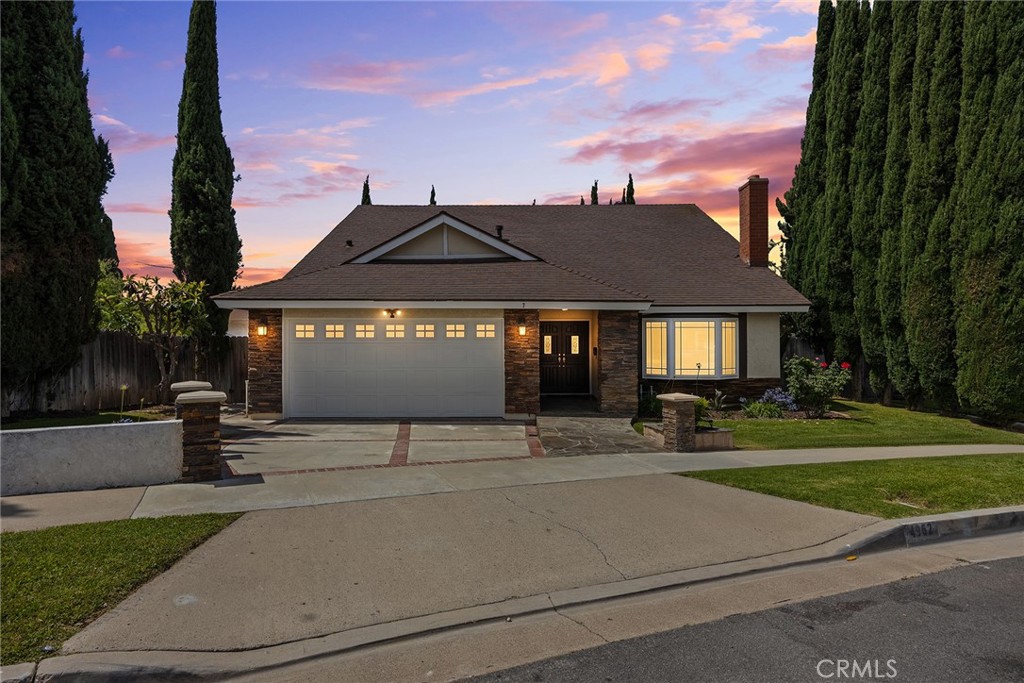 4962 E Glenview