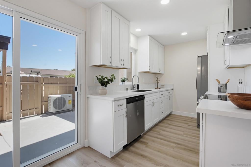 2121 E Grand Ave C12