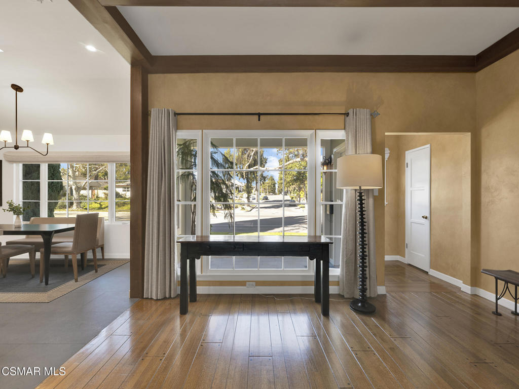 1524 W Riverside Drive