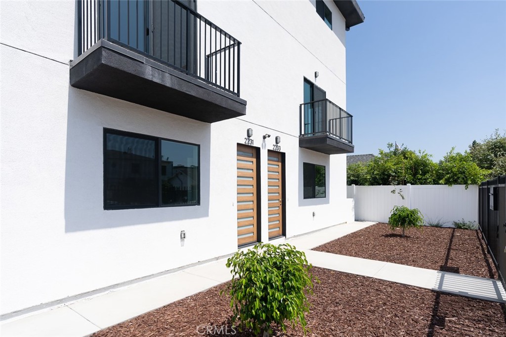 Properties 3 2231 S Longwood Avenue