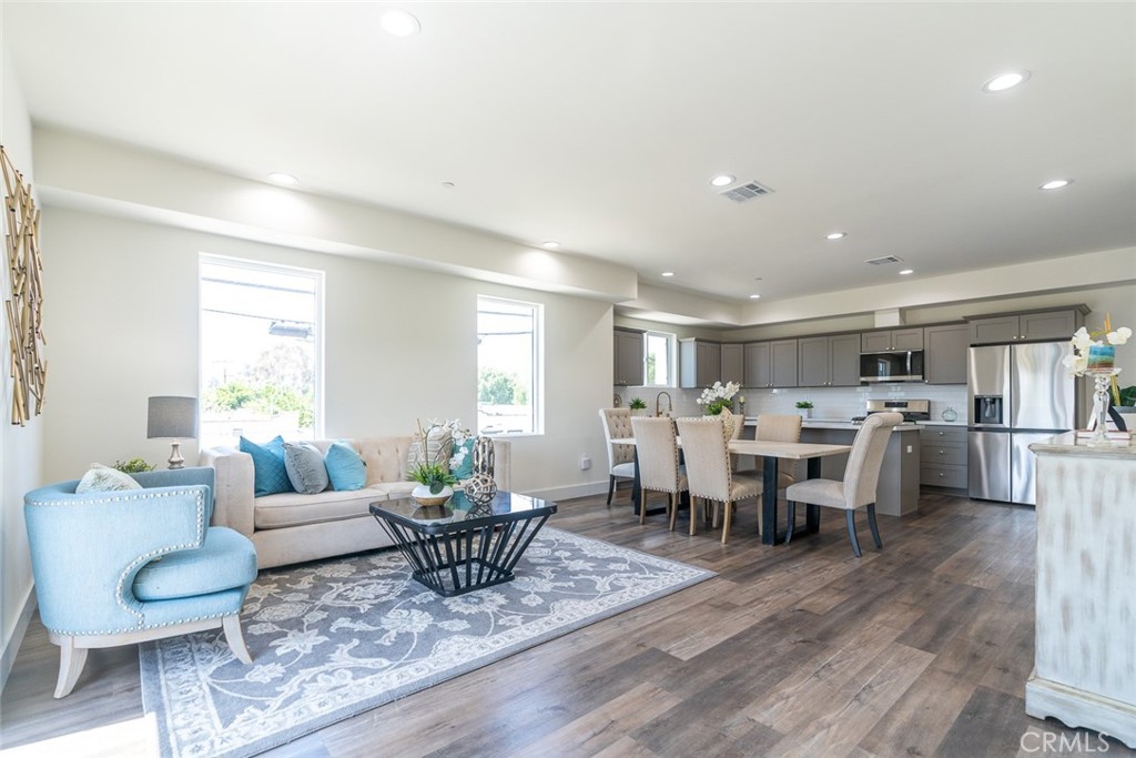 Properties 1 2231 S Longwood Avenue