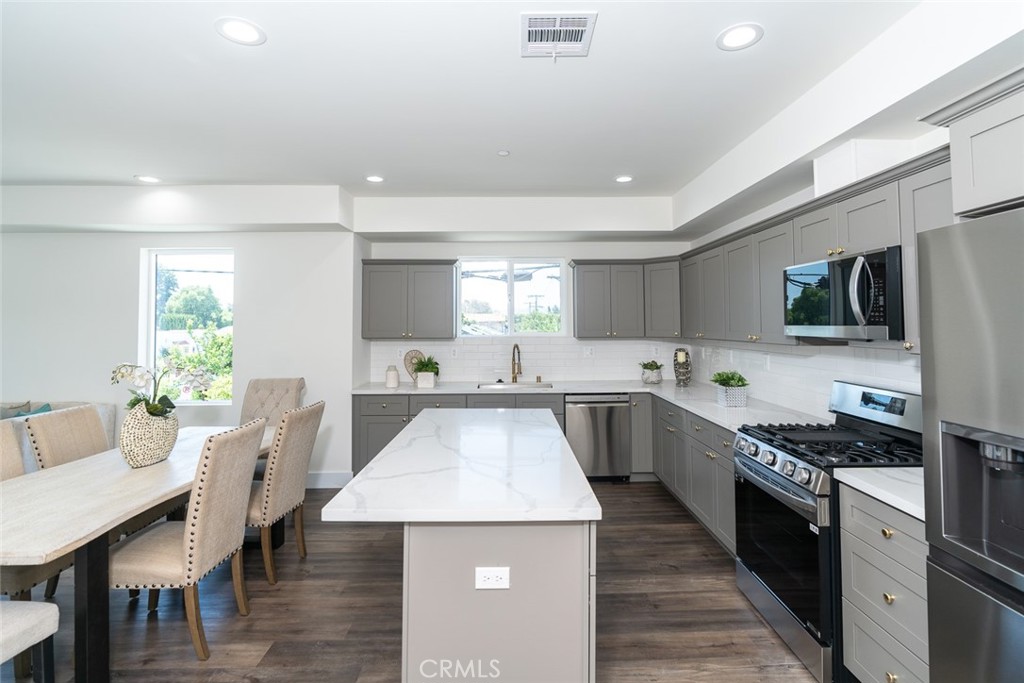Properties 4 2231 S Longwood Avenue