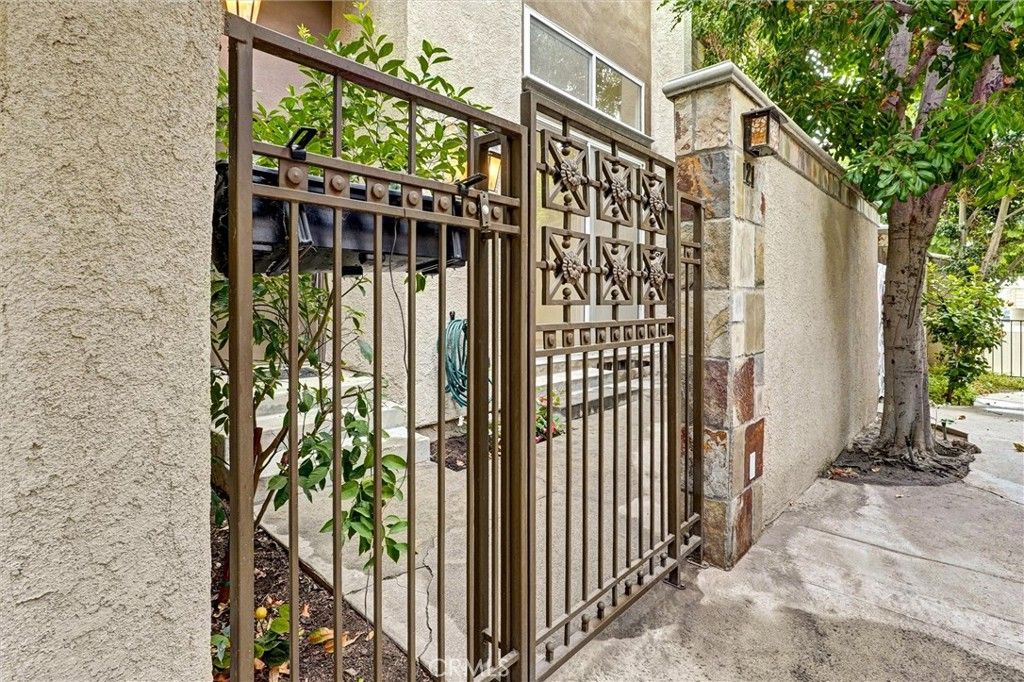 Photo of 21901 Lassen Street #121, Chatsworth, CA 91311 (MLS # SR25226126)