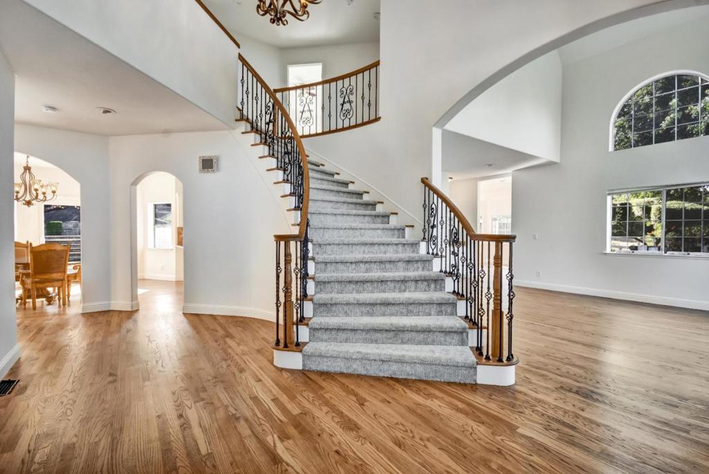 2295 Mcdonald Lane