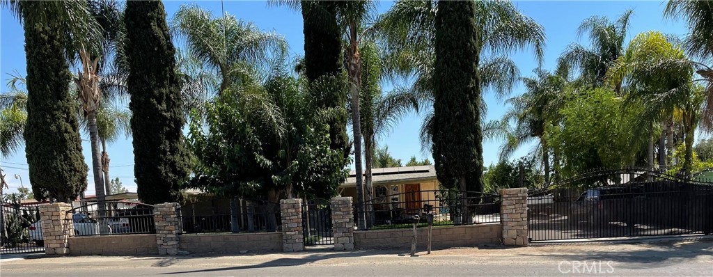 *CONTINGENCY OF BUYERS FINDING A REPLACEMENT HOME-BUYERS ACTIVELY LOOKING FOR HOUSES
*SOLAR PANELS-NEW BUYERS TAKE OVER LOAN -NEW BUYERS NEED TO QUALIFY TO TAKE OVER, OWNERS ARE PAYING $191.69 MONTLY
*2 ADD ROOMS WITH PERMITS