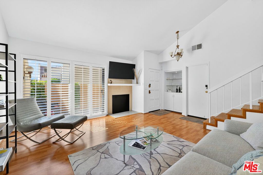 Photo of 18419 Collins Street #A, Tarzana, CA 91356 (MLS # 25609275)