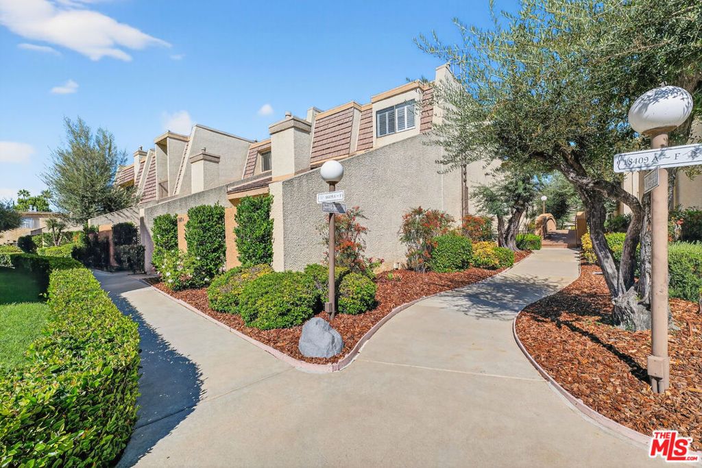 Photo of 18419 Collins Street #A, Tarzana, CA 91356 (MLS # 25609275)