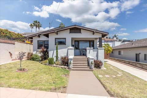 2453 Curlew St San Diego CA 92102