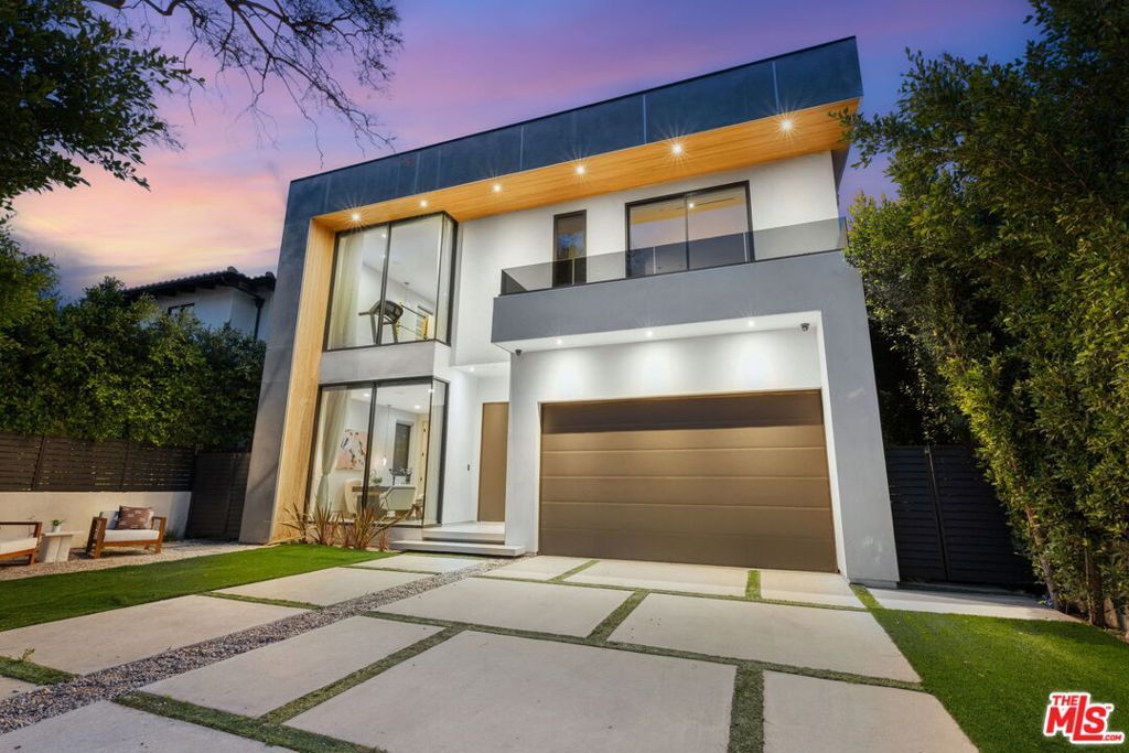 Photo of 842 N Orange Grove Avenue, Los Angeles, CA 90046 (MLS # 25558037)