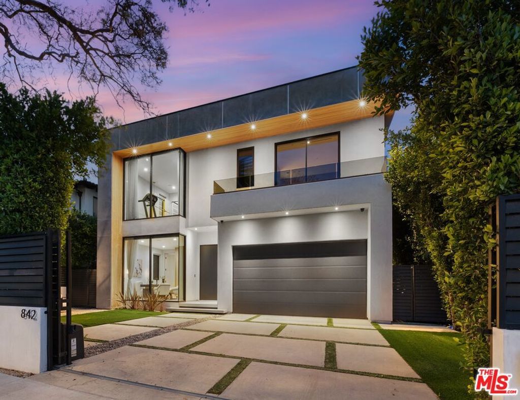 Photo of 842 N Orange Grove Avenue, Los Angeles, CA 90046 (MLS # 25558037)