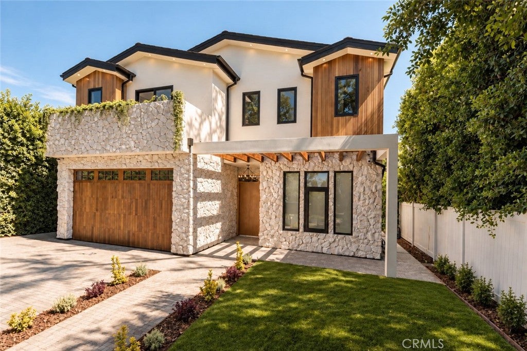 Photo of 4316 Beeman AVE, Studio City, CA 91604 (MLS # SR26205310)