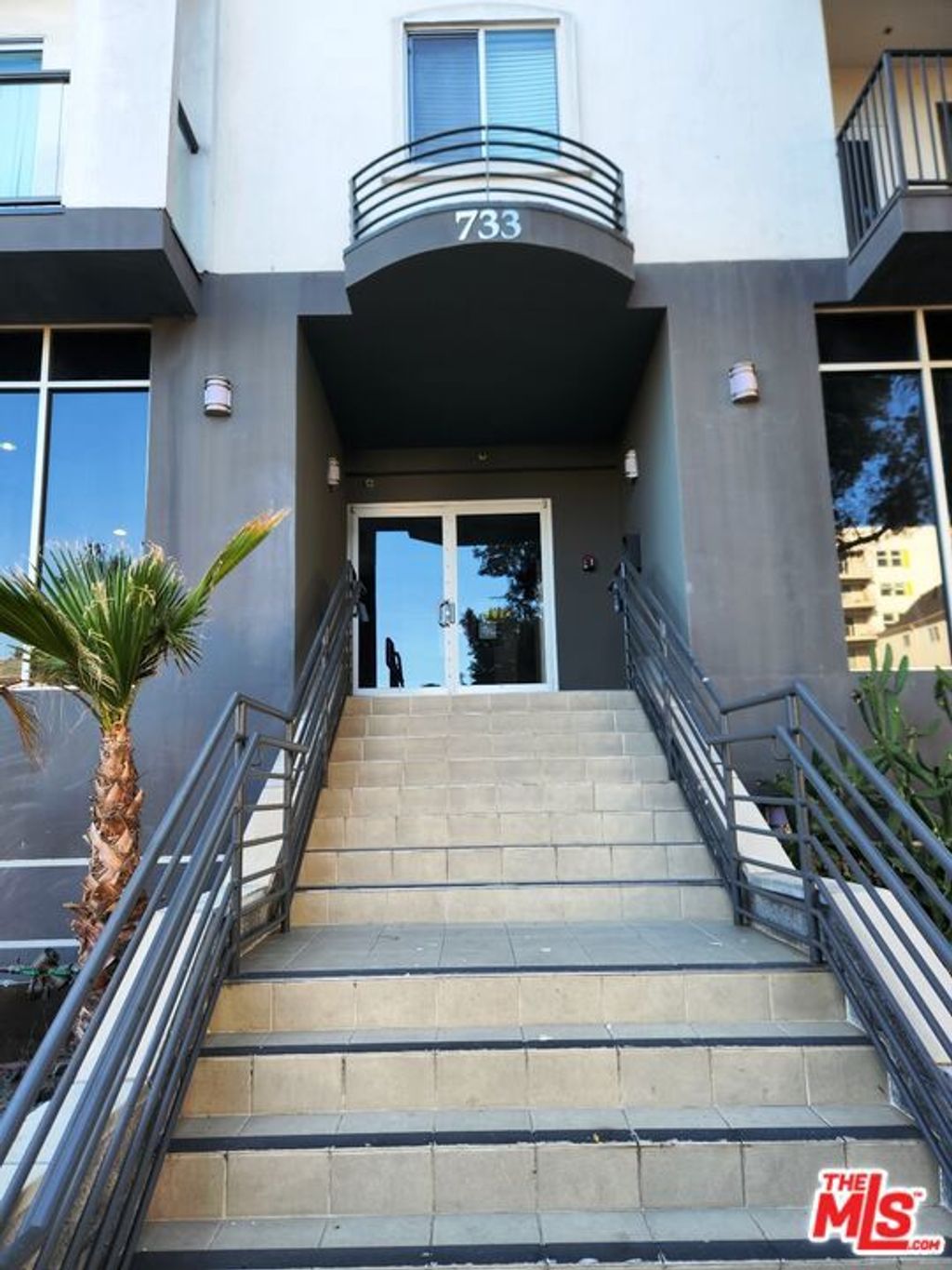 Photo of 733 S Manhattan Place #405, Los Angeles, CA 90005 (MLS # 25597165)