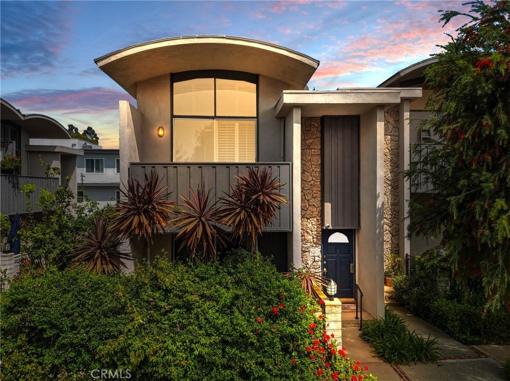 Photo of 13231 Fiji Way #H, Marina Del Rey, CA 90292 (MLS # OC26020127)