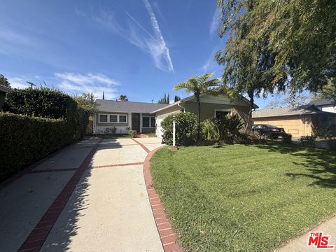 Photo of 6223 Enfield Avenue, Encino, CA 91316 (MLS # 26656831)