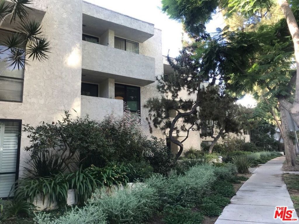 Photo of 8400 De Longpre Avenue #104, West Hollywood, CA 90069 (MLS # 25593515)