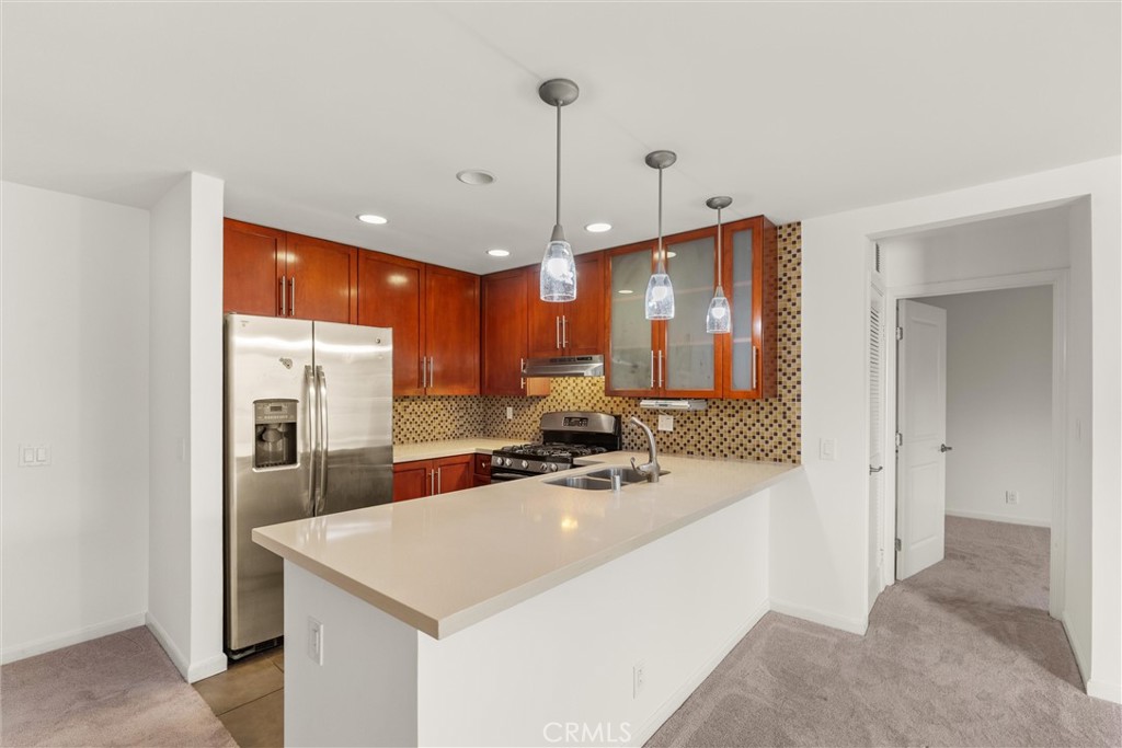 4702 Fulton Avenue 202