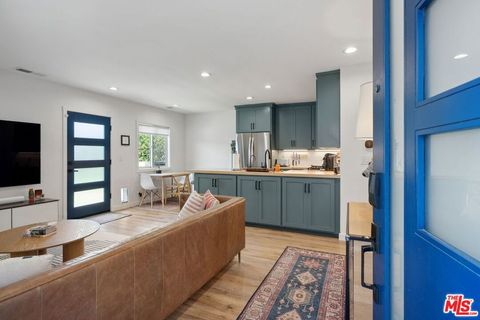 Photo of 4852 S Centinela Avenue, Los Angeles, CA 90066 (MLS # 25604379)