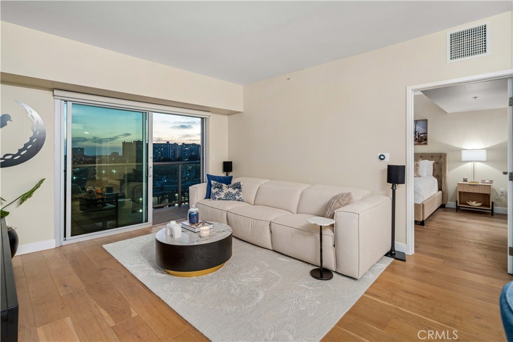 13700 Marina Pointe Drive 816