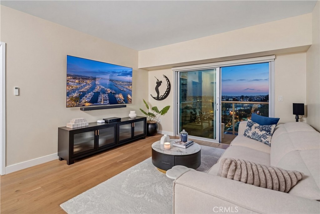 13700 Marina Pointe Drive 816