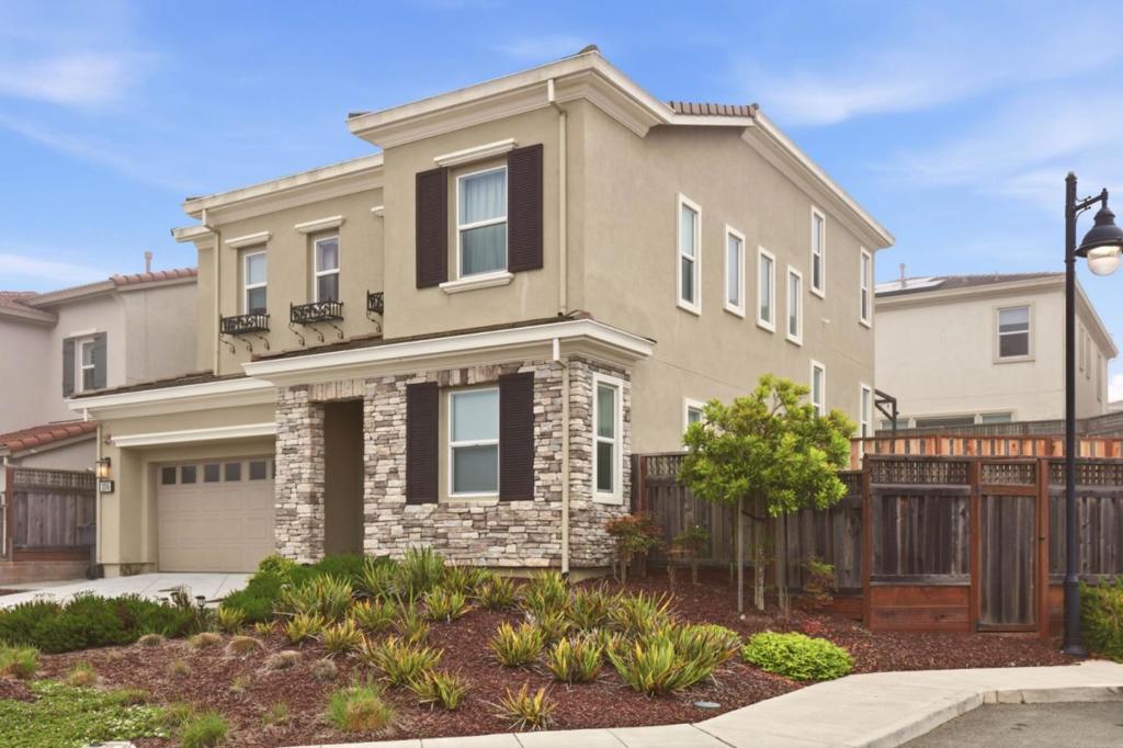 106 Miraluna Way