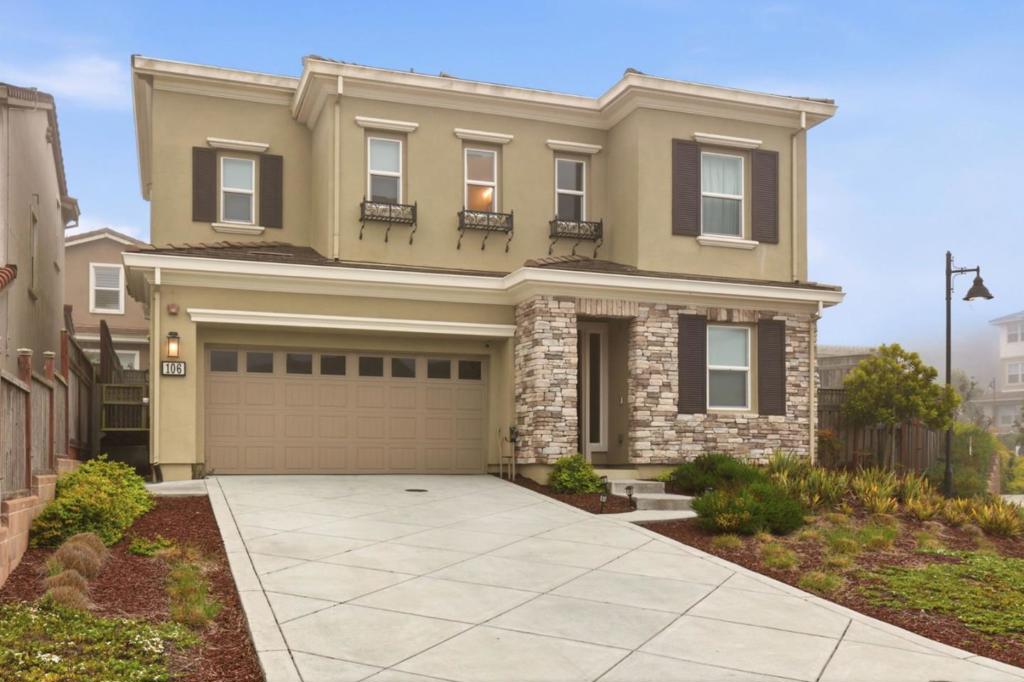 106 Miraluna Way
