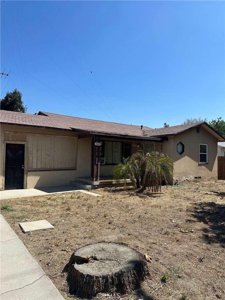 This 2 bedroom home sits on a spacious 10,500 square foot lot, offering endless possibilities for expansion or outdoor living. The home needs some TLC but provides great opportunity for buyers looking to customize and add value. With plenty of room for a garden, RV parking, or even future development, this property is full of potential. Perfect for investors, flippers, or anyone ready to create their dream space.
