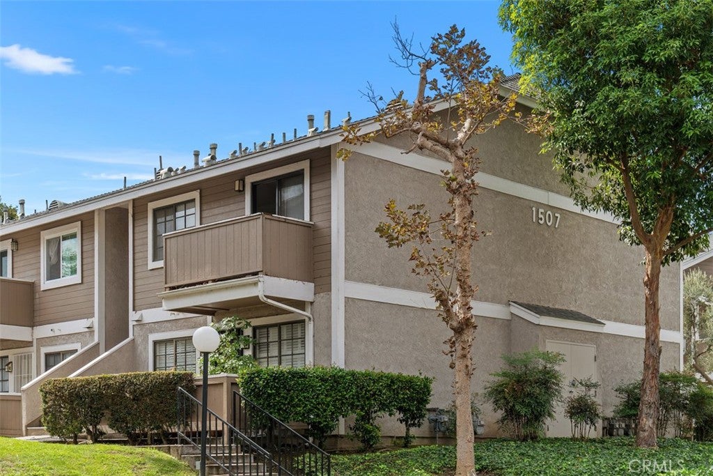 1507 S Raitt