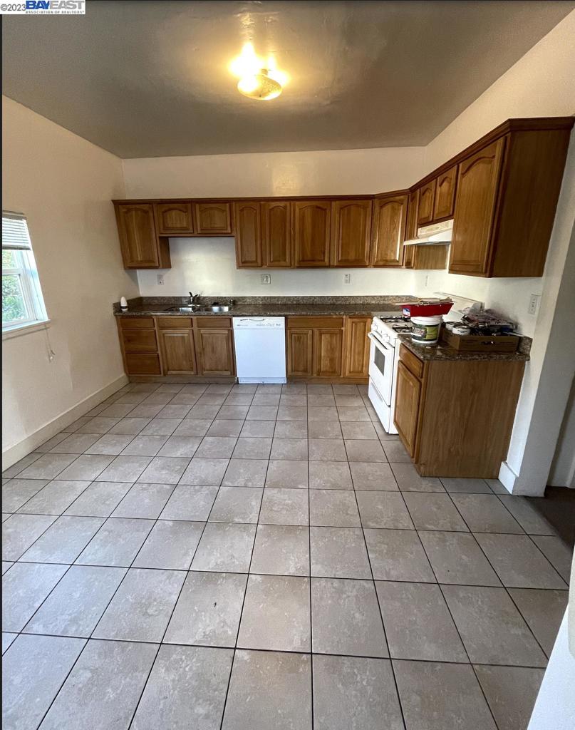 WEST OAKLAND - Residential Income