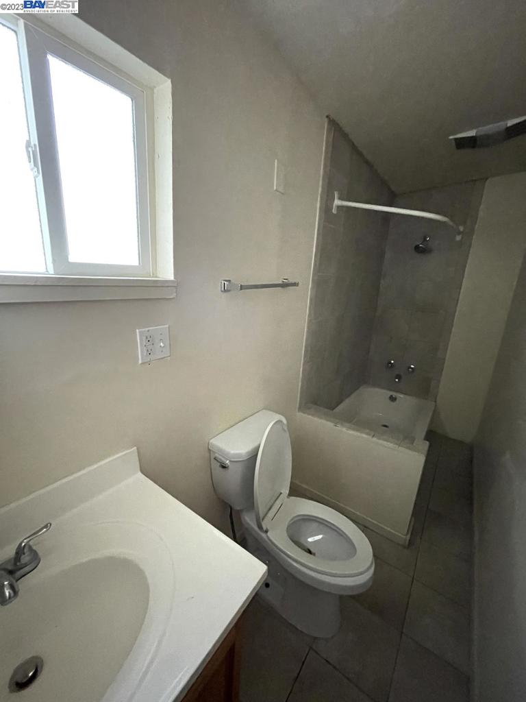 WEST OAKLAND - Residential Income