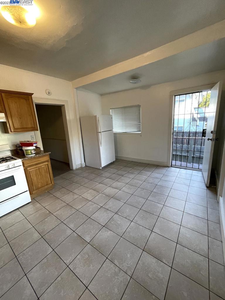 WEST OAKLAND - Residential Income