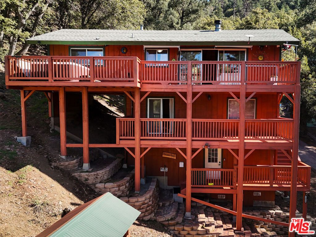 Photo of 1412 Lassen Way, Pine Mountain Club, CA 93222 (MLS # 26647941)