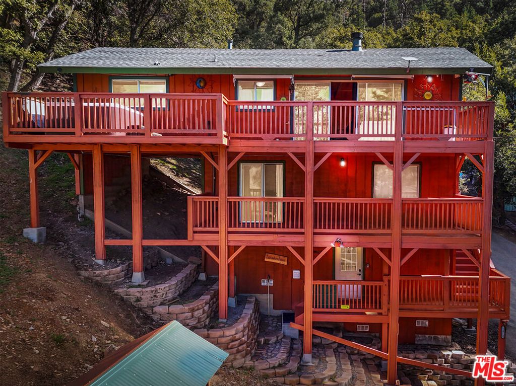 Photo of 1412 Lassen Way, Pine Mountain Club, CA 93222 (MLS # 26647941)