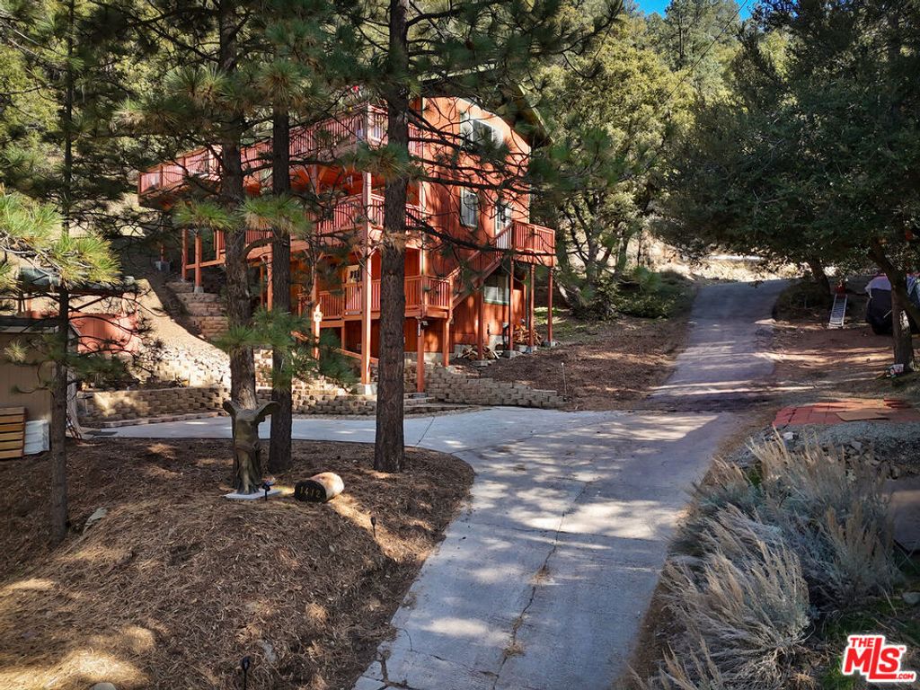 Photo of 1412 Lassen Way, Pine Mountain Club, CA 93222 (MLS # 26647941)