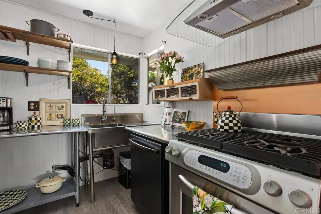 Oceanside, California 92056, United States, 2 Bedrooms Bedrooms, ,1 BathroomBathrooms,Residential,Active,204410