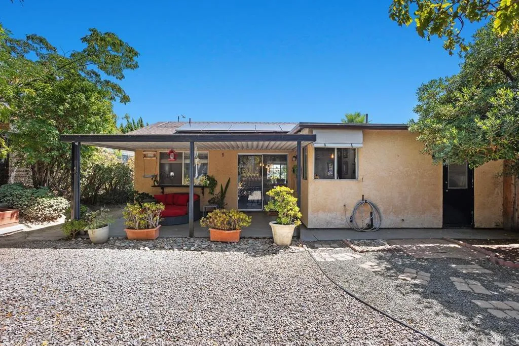 Oceanside, California 92056, United States, 2 Bedrooms Bedrooms, ,1 BathroomBathrooms,Residential,Active,204410