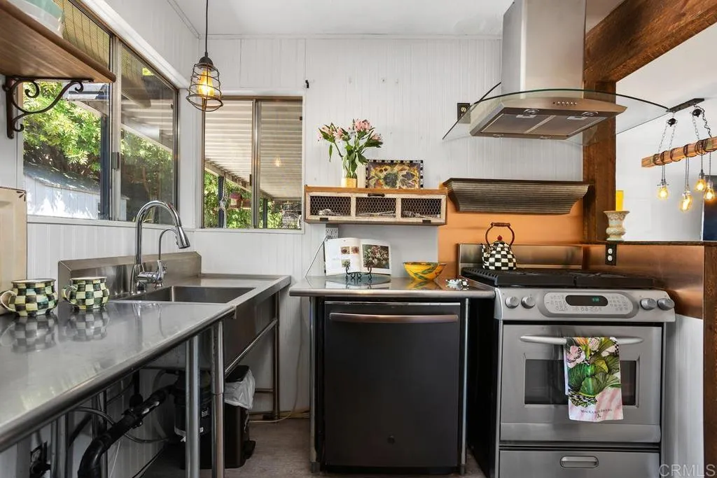 Oceanside, California 92056, United States, 2 Bedrooms Bedrooms, ,1 BathroomBathrooms,Residential,Active,204410