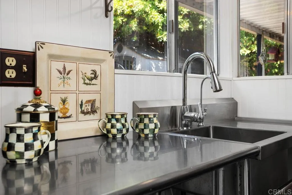 Oceanside, California 92056, United States, 2 Bedrooms Bedrooms, ,1 BathroomBathrooms,Residential,Active,204410