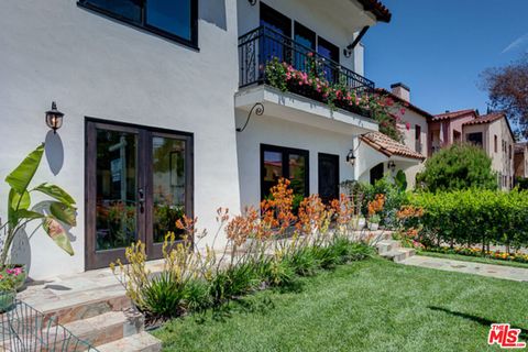 Photo of 831 S CURSON Avenue, Los Angeles, CA 90036 (MLS # 26651627)