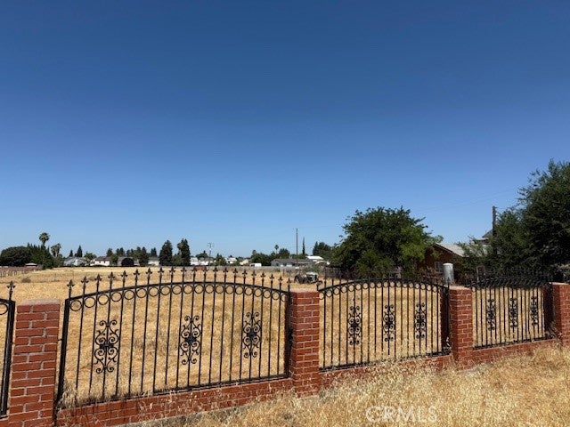 3207 N Valentine Avenue