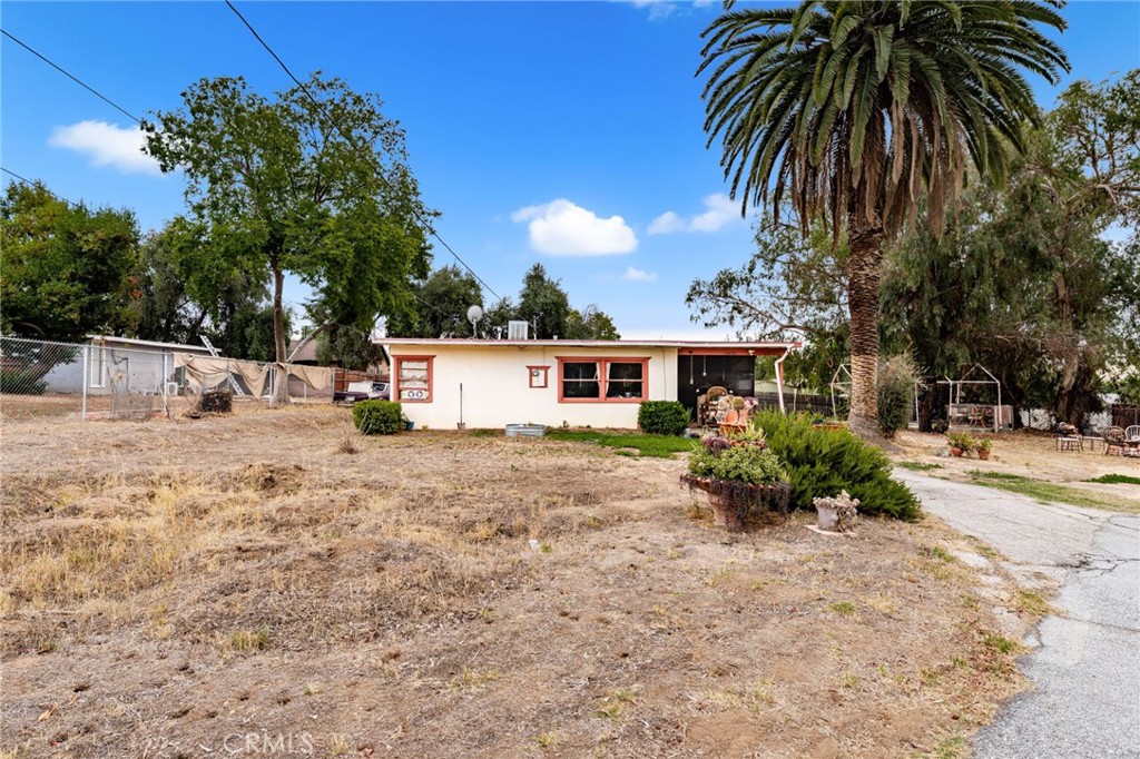 Welcome to 11870 3rd Street, Yucaipa — a charming 2 bedroom, 1 bathroom home situated on a spacious lot in a quiet, desirable neighborhood. This property offers a fantastic opportunity for homeowners, investors, or anyone looking for a little extra space. The home features a cozy layout with plenty of natural light, and the large lot provides room to expand, build an ADU, garden, or create your own private retreat.
Enjoy the peaceful surroundings, mountain views, and the convenience of being close to schools, shopping, and freeway access. Whether you're looking to move right in, renovate, or develop further, this property has endless potential.
Don't miss your chance to own a great home with land in the heart of Yucaipa!