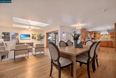 Photo of 827 Wilmore Ave AVE, Concord, CA 94518 (MLS # 41138730)