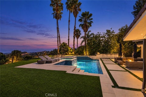 Photo of 19541 Greenbriar DR, Tarzana, CA 91356 (MLS # SR26195548)