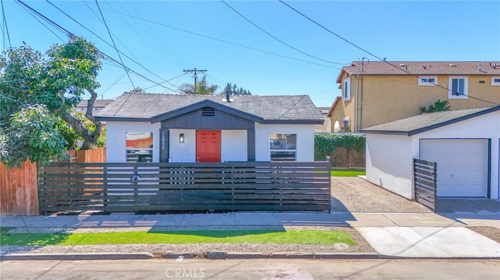 Photo of 10955 S Spring Street, Los Angeles, CA 90061 (MLS # DW25266733)
