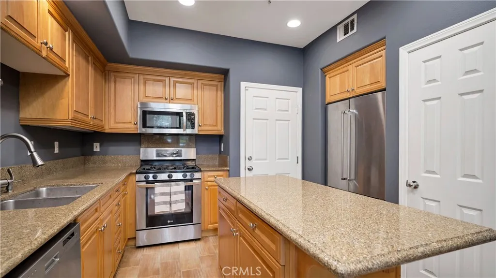 Irvine, California 92603, United States, 3 Bedrooms Bedrooms, ,3 BathroomsBathrooms,Residential,Active,218478