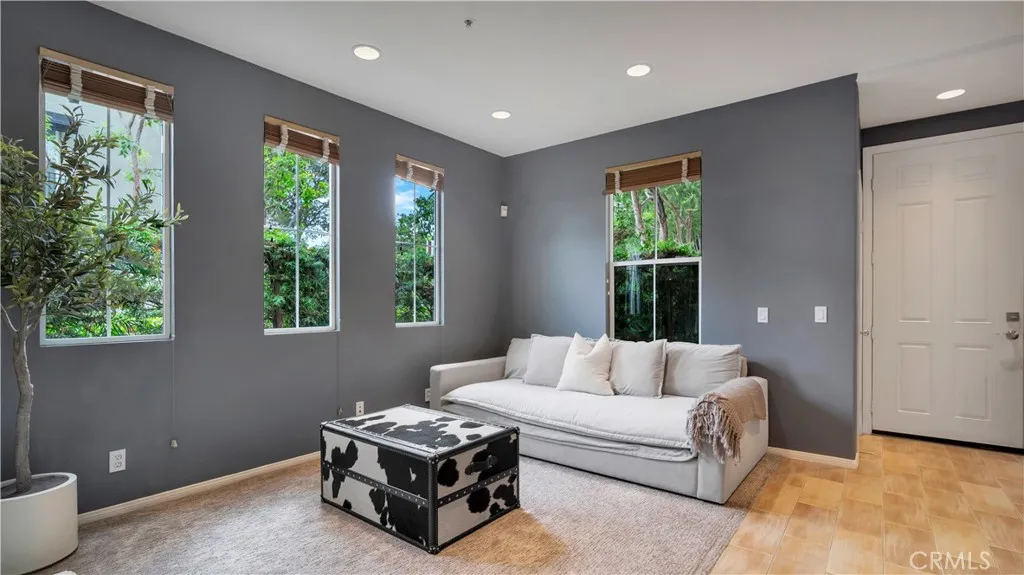 Irvine, California 92603, United States, 3 Bedrooms Bedrooms, ,3 BathroomsBathrooms,Residential,Active,218478